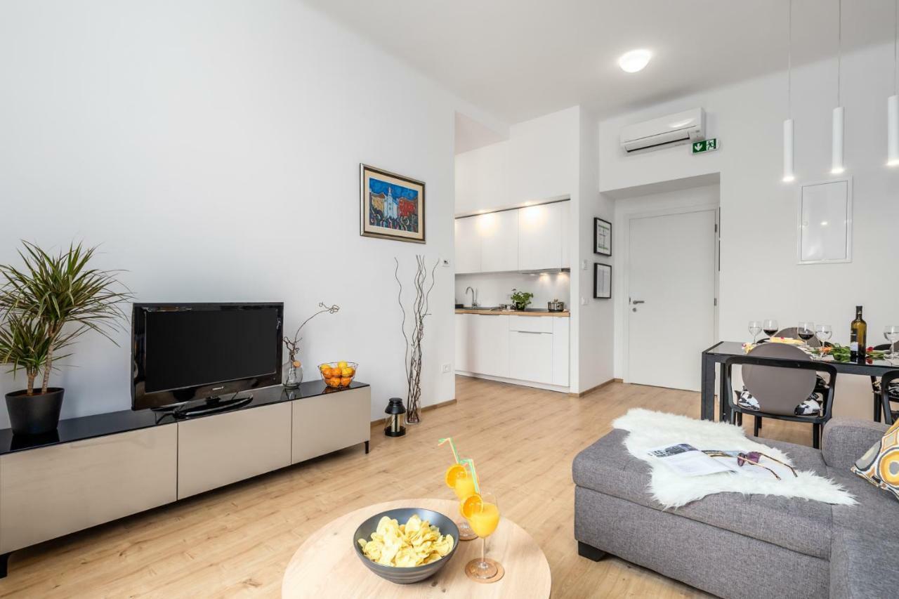 Apartman Deark Apartment Rijeka Ngoại thất bức ảnh